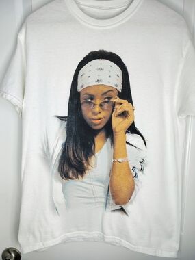 Aaliyah Vintage White Graphic Short Sleeve Crewneck Tee